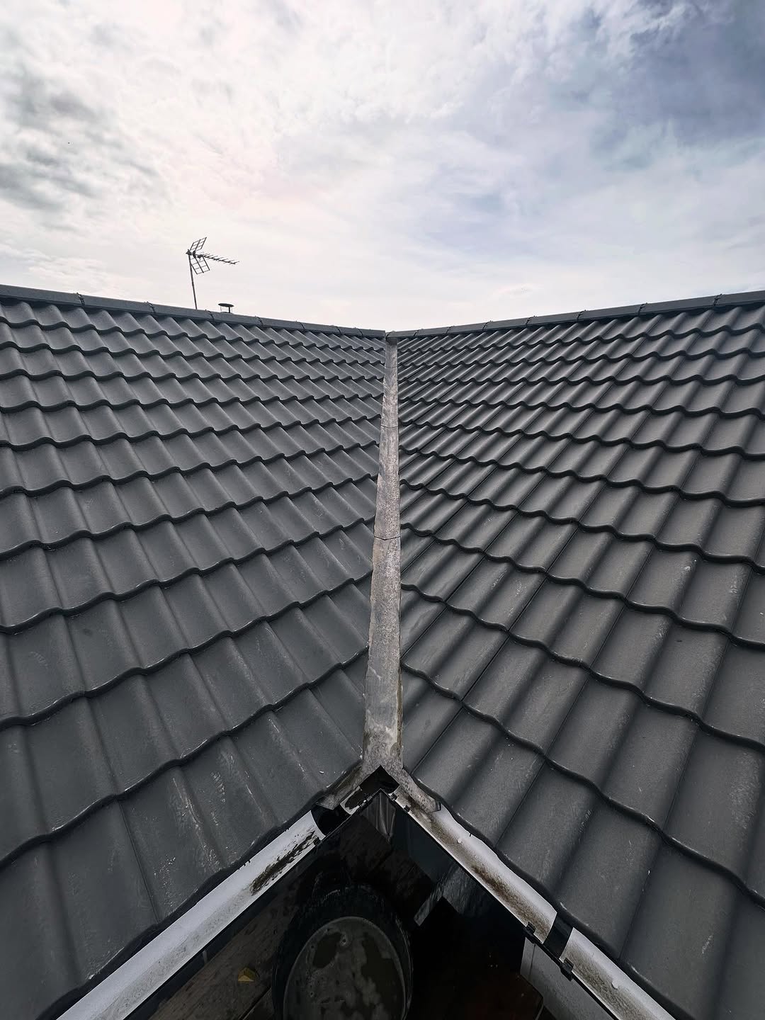 Re - Roof completed in Oulton Broad using new double crest anthracite grey tiles 🔥🧨