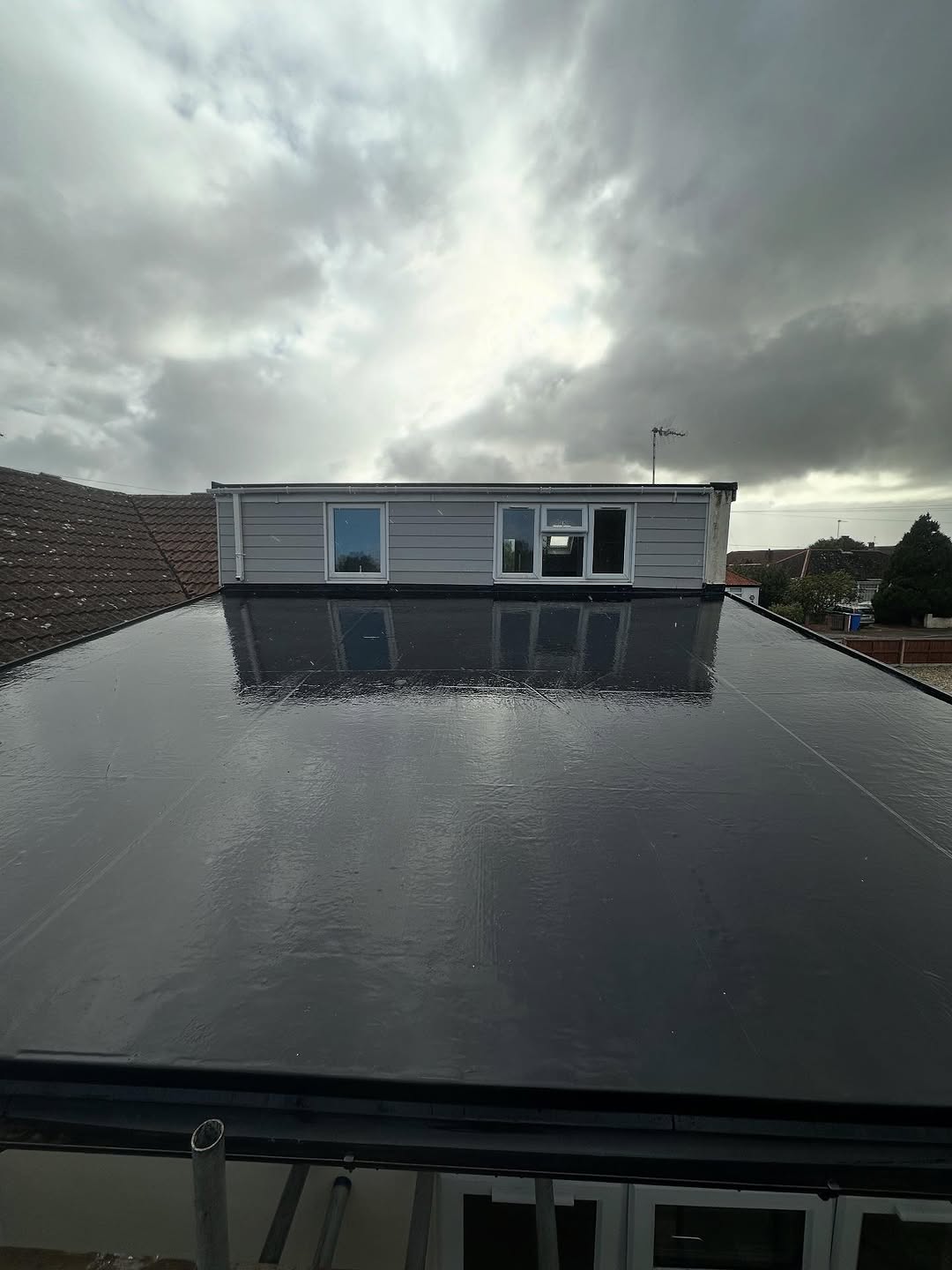 A tiled roof on at 6 degree pitch… seriously 🤷‍♂️

Stripped, boarded and flat roofed… how it should of been done in the first place 🔥